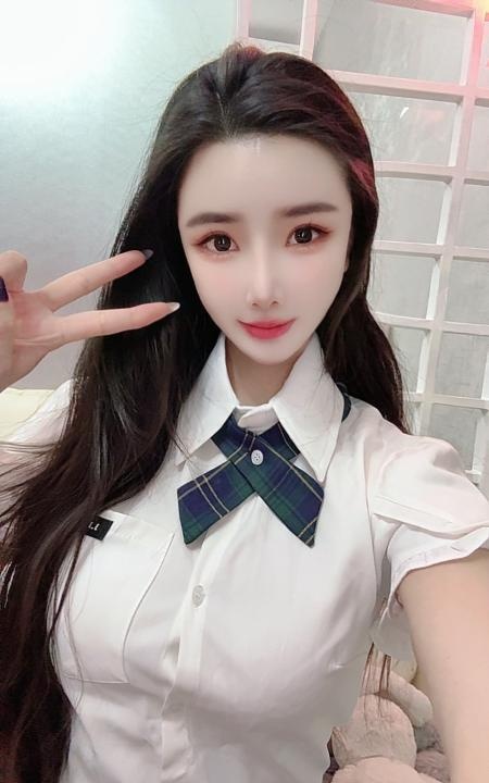 前凸后翘颜值子萱老师