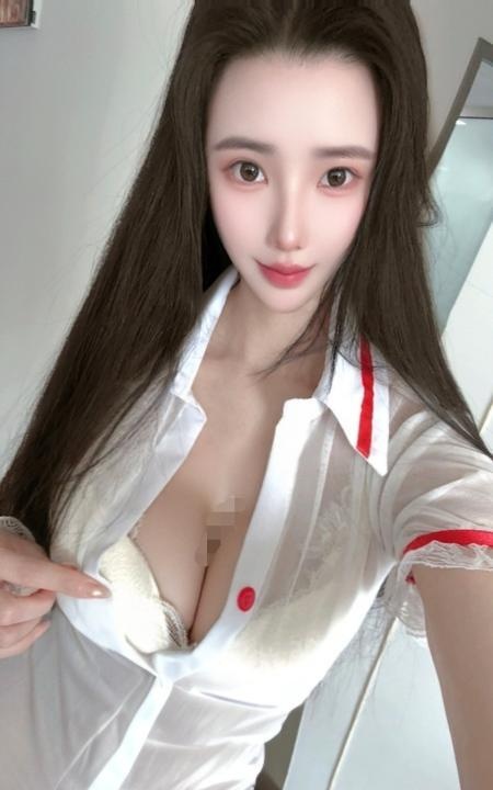 前凸后翘颜值子萱老师