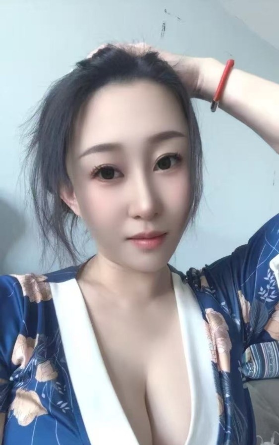 拉丝水床少妇