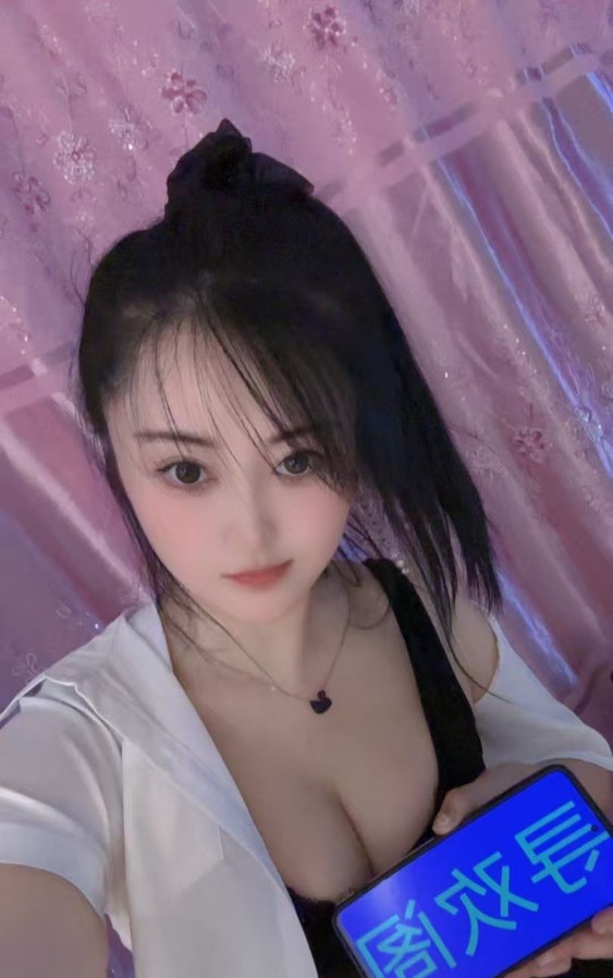 情趣催油翘臀美女
