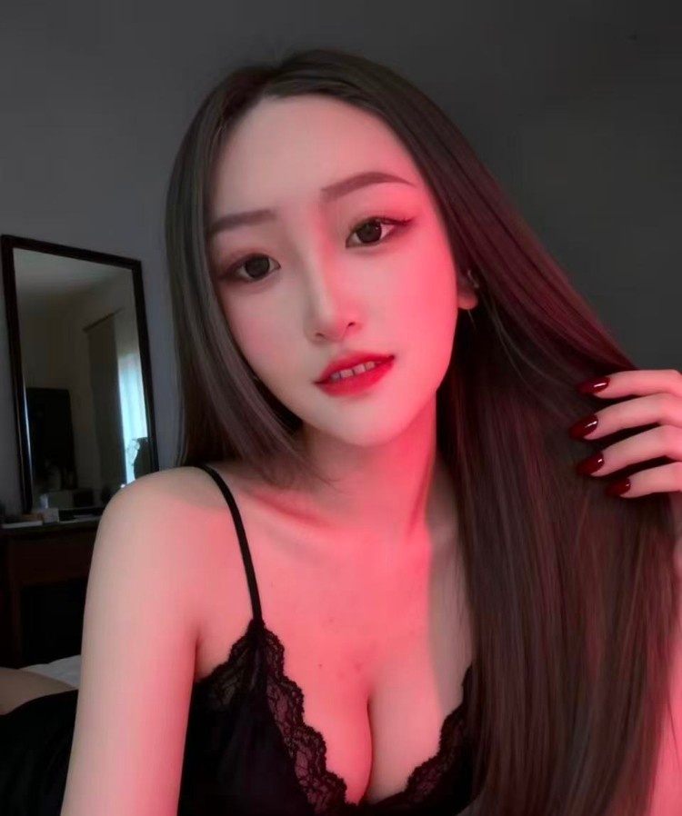 萝莉性感大胸雨爱