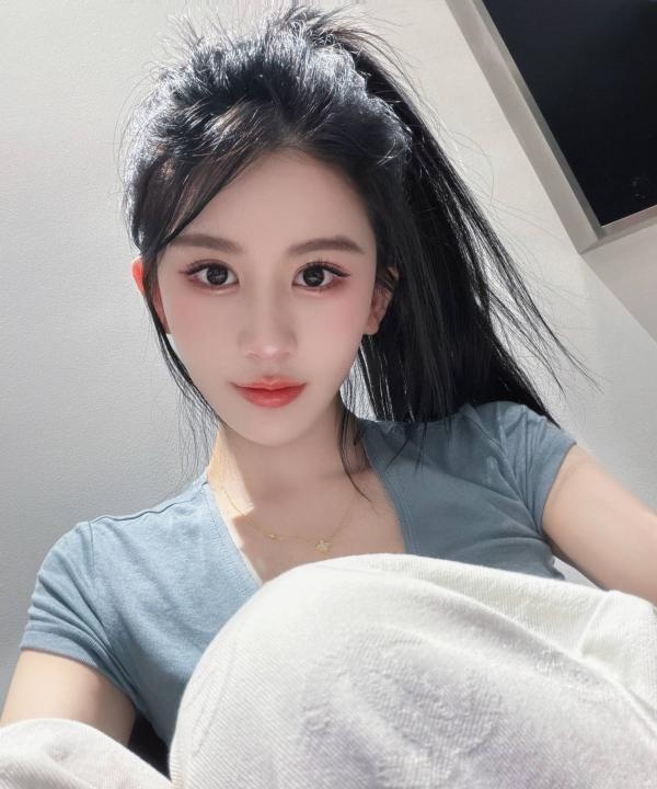 情趣诱惑丝足御姐cc