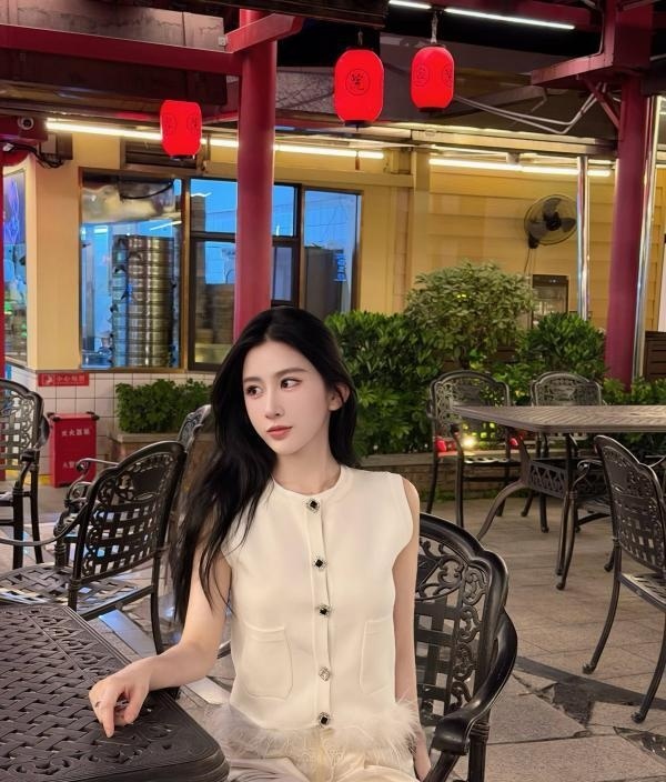 情趣诱惑丝足御姐cc
