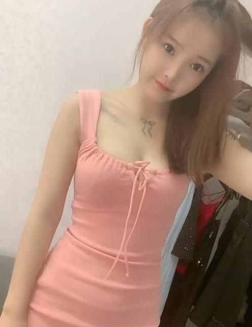 性感肤白小美