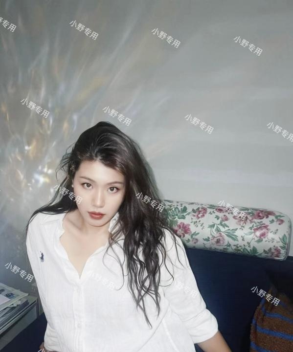170美腿文艺妞小野