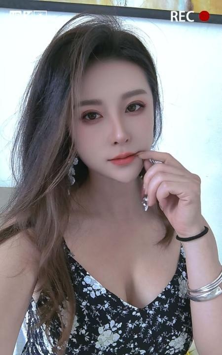 大奶翘臀御姐范