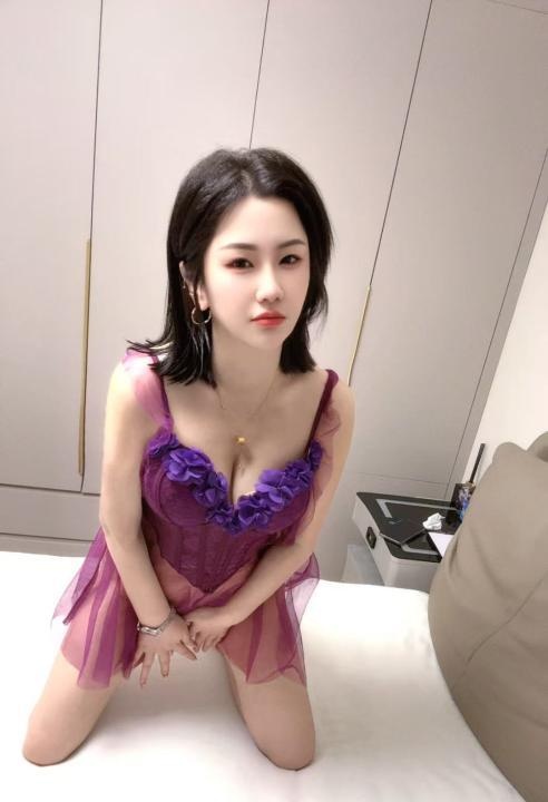 南站短发御姐笑笑