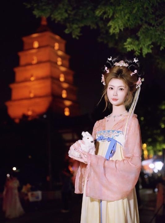 性价比女菩萨菲菲