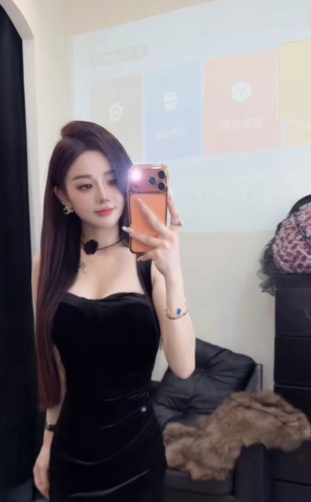 很哇塞的钱多多小姐姐
