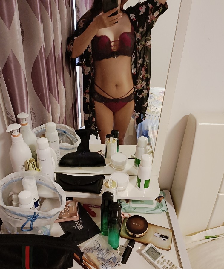 骚气可以三通大胸美女