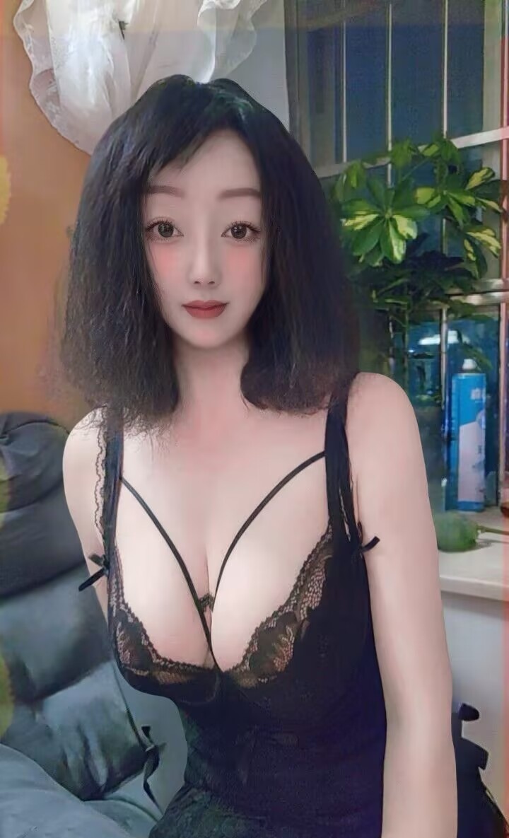 天河性感身材大奶小花