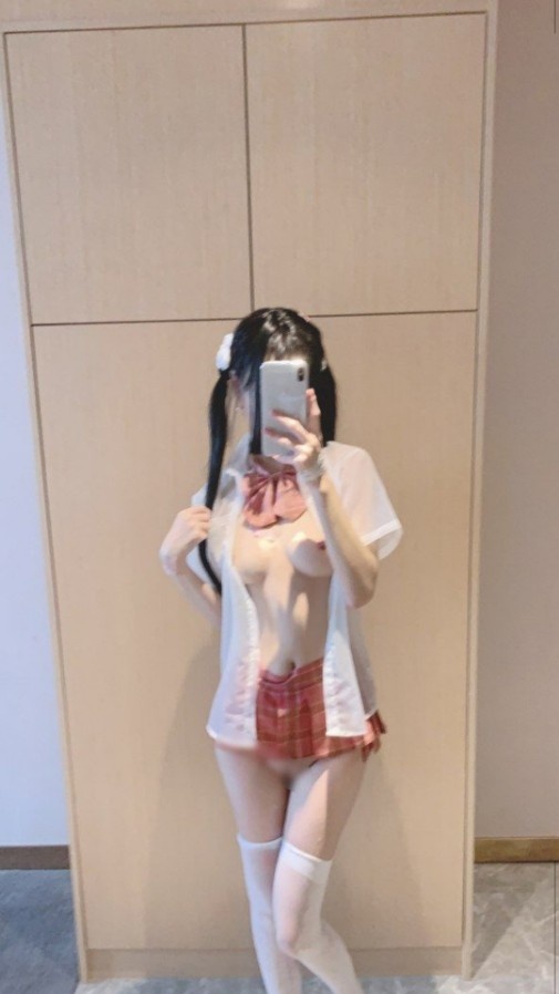 成都新到兼职骚嫩00后三点粉嫩假照包赔