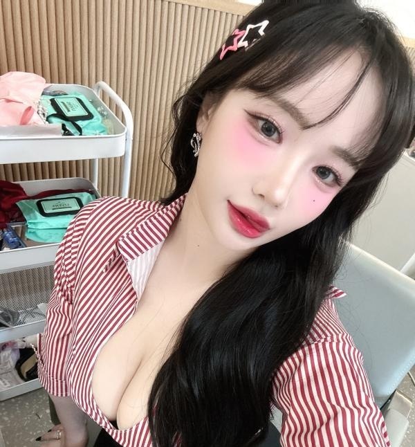 小店纯欲嫩妹夏初