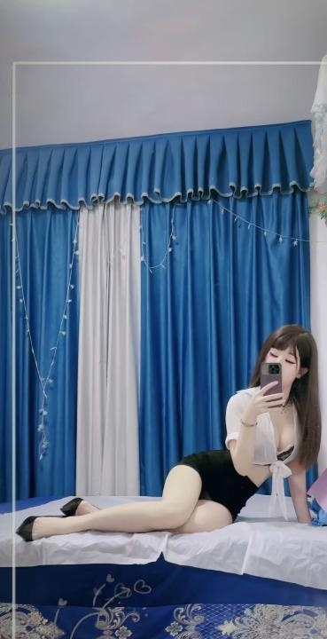 坂田长腿翘臀骚妹