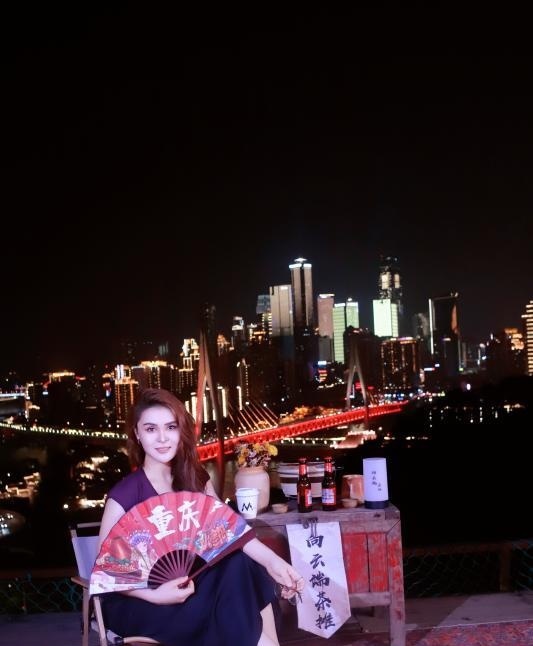 袁家岗异域风情妹纸