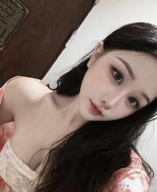俏皮美妞苒苒