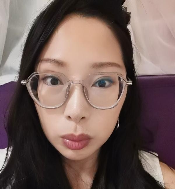 后花园眼镜御姐