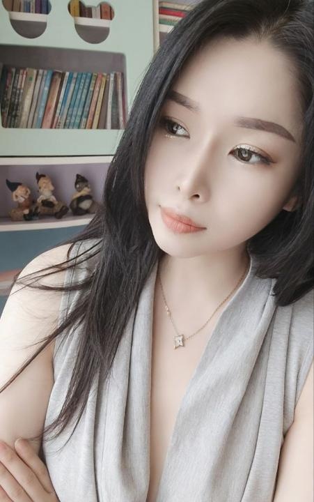 龙华风骚肥臀小妮