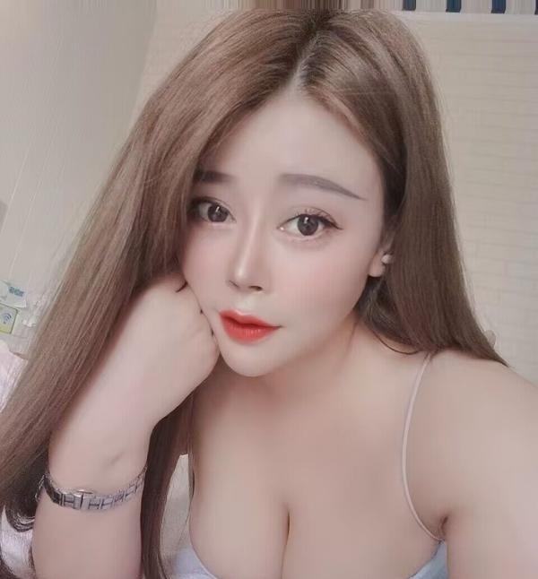 天府三街大胸妞妞