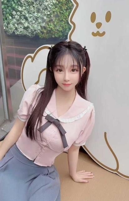 反差D奶小柳岩