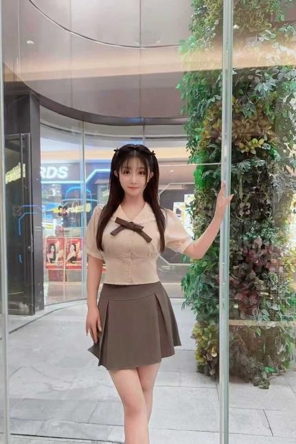 反差D奶小柳岩