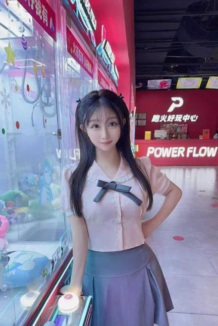 反差D奶小柳岩