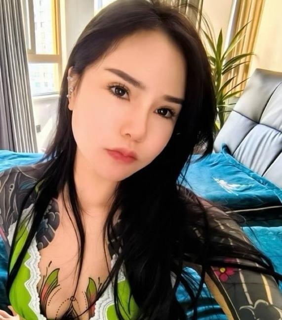 机车健身小妹妹