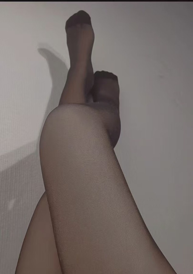 娇小玲珑的妹子