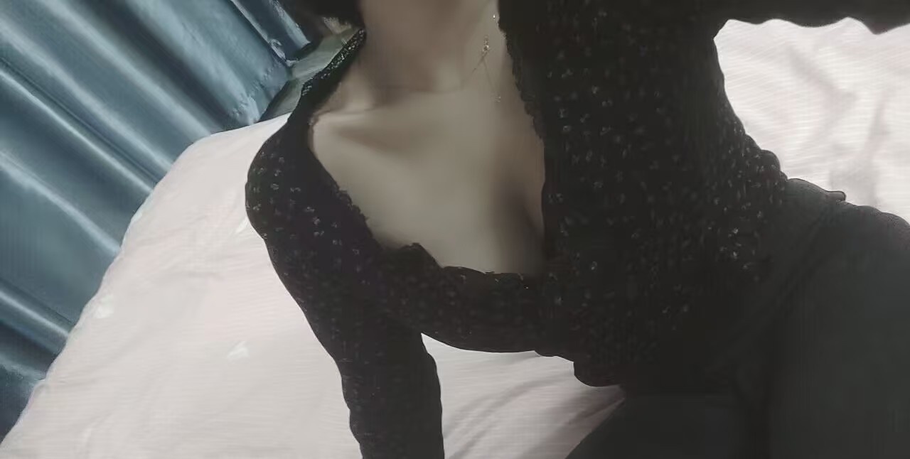娇小玲珑的妹子