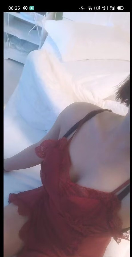 娇小玲珑的妹子