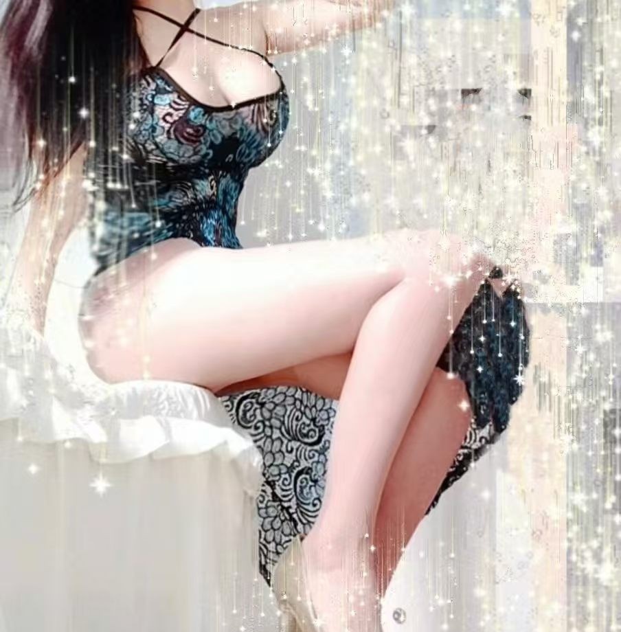 黑丝成熟美少妇