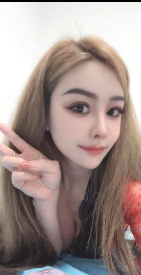 西域性感混血女孩在浦东