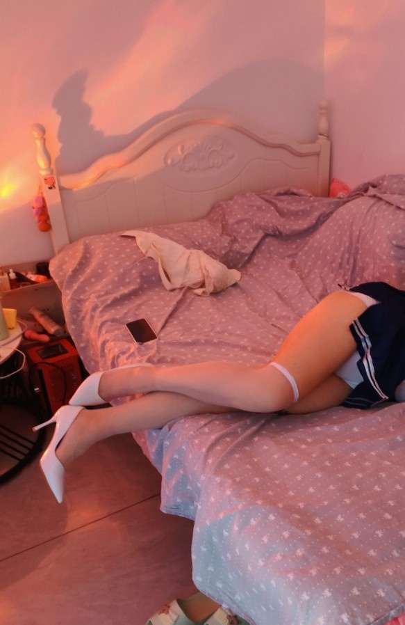 大奶长腿美女