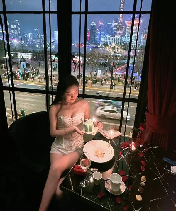 河西蜜桃臀古丽