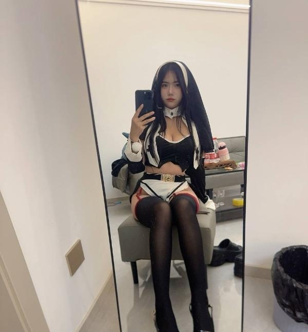 性感黑丝修女制服
