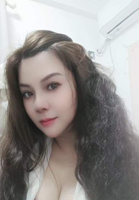 大波浪服务型少妇