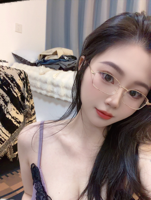 胸大可爱的甜妹妹