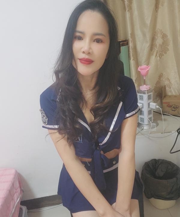 白云梅花园长腿御姐
