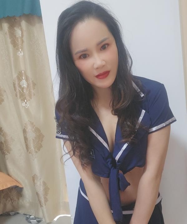 白云梅花园长腿御姐