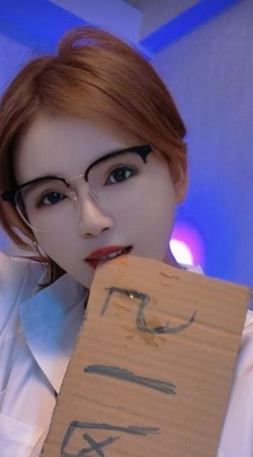 高颜值小骚月月