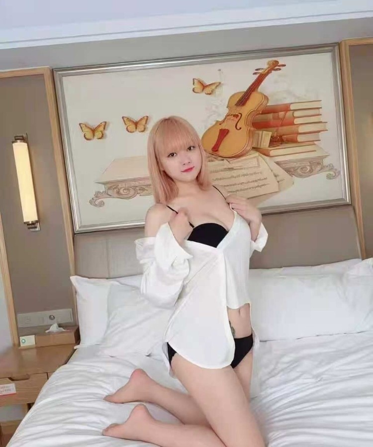 风骚大奶辣妹子