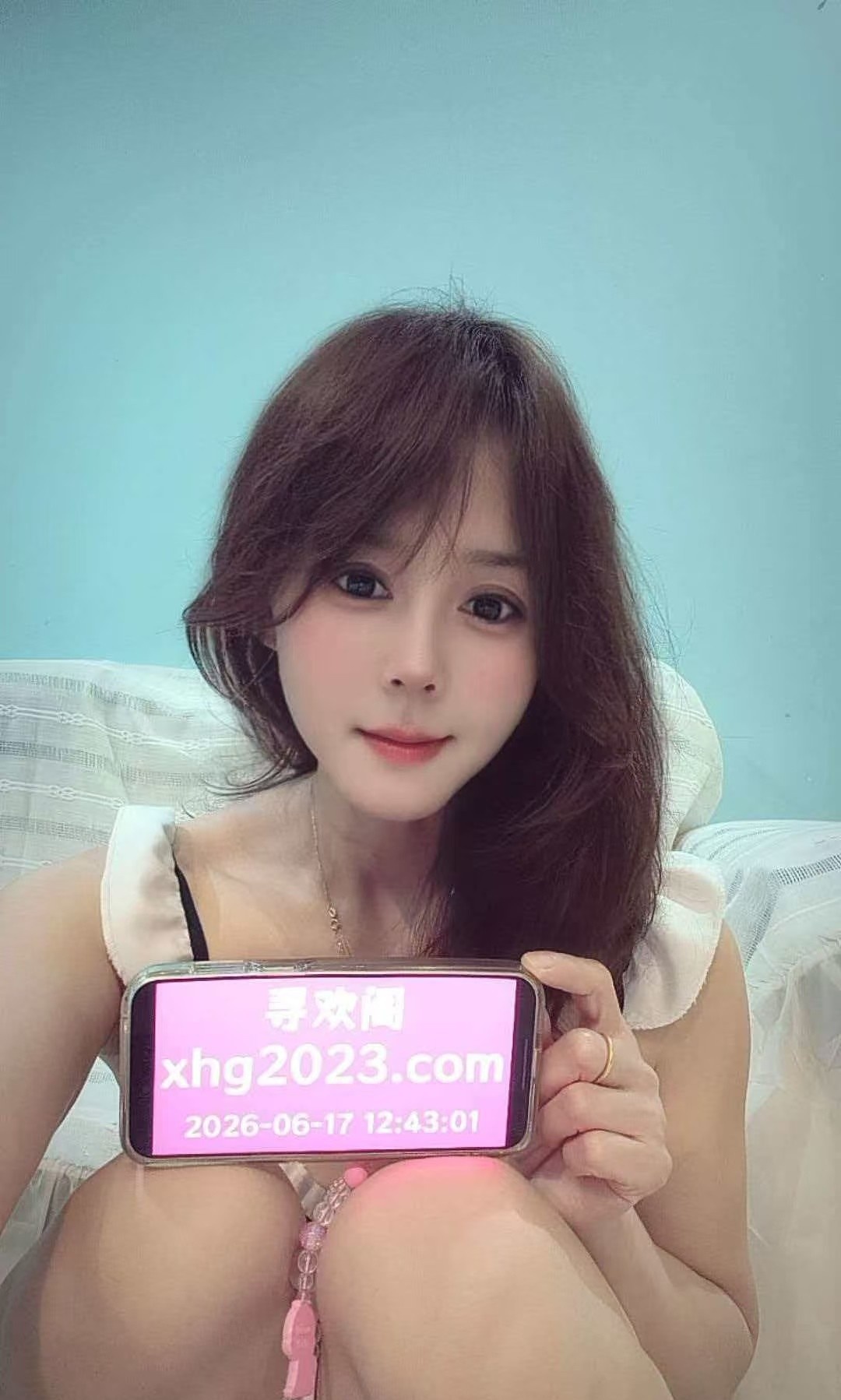厕所后入大乳嫩妹