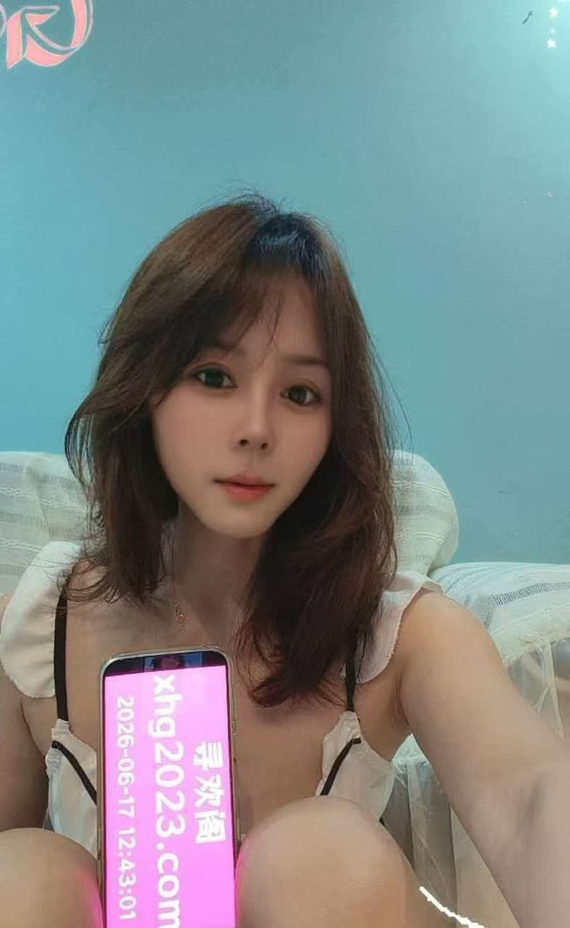 厕所后入大乳嫩妹