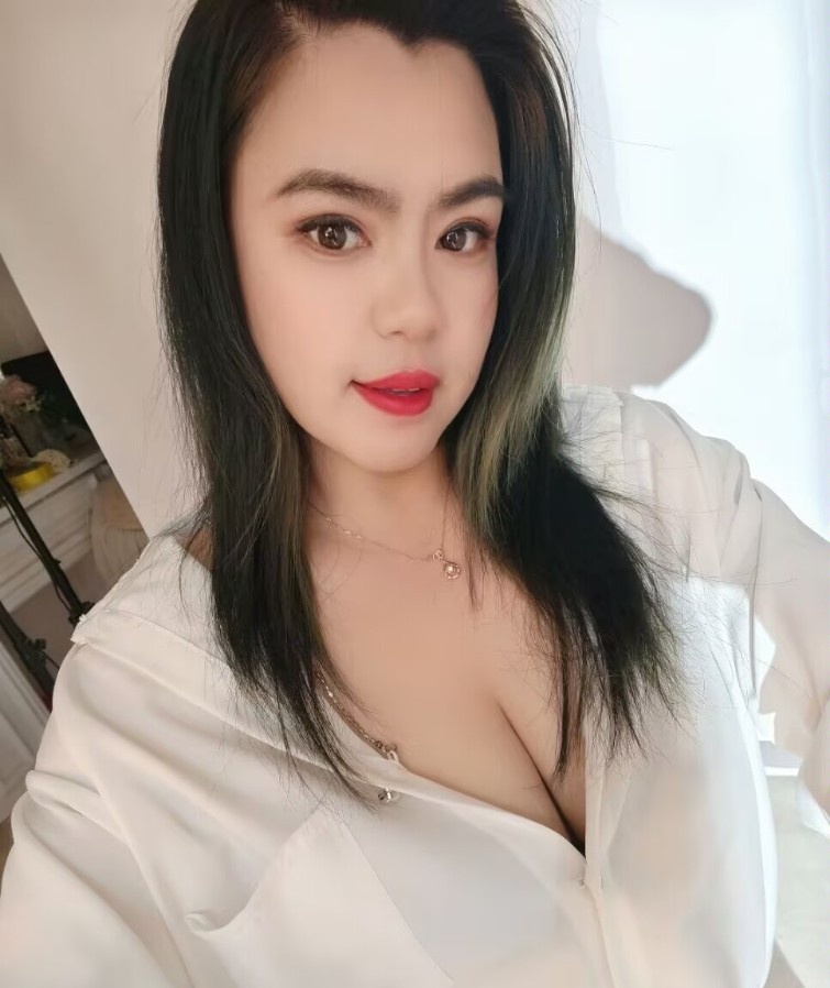 能夹会吸口活相当不错的妹子