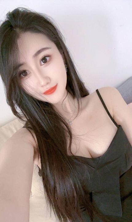 舌吻胸模御姐