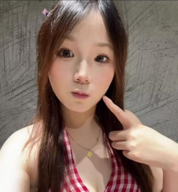 肤白滑嫩D奶嫩妹