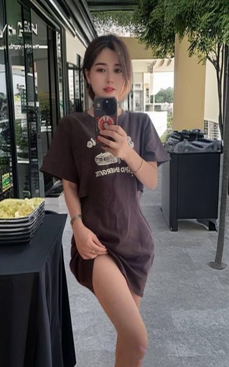 钟楼长腿颜值小姐姐