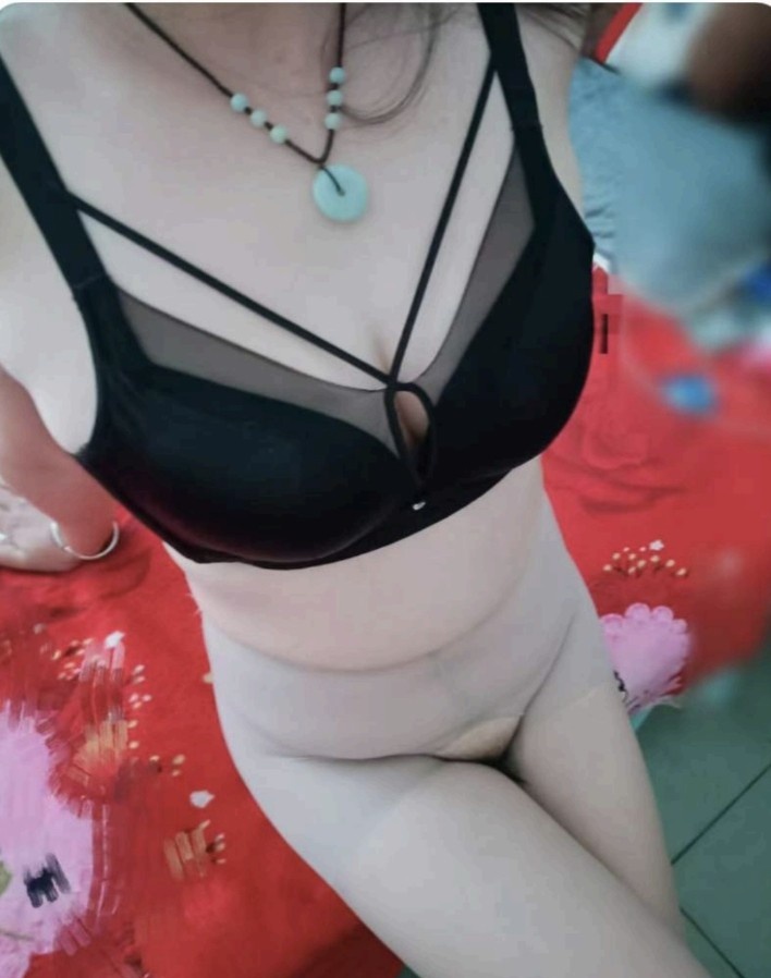 超级听话的离婚少妇