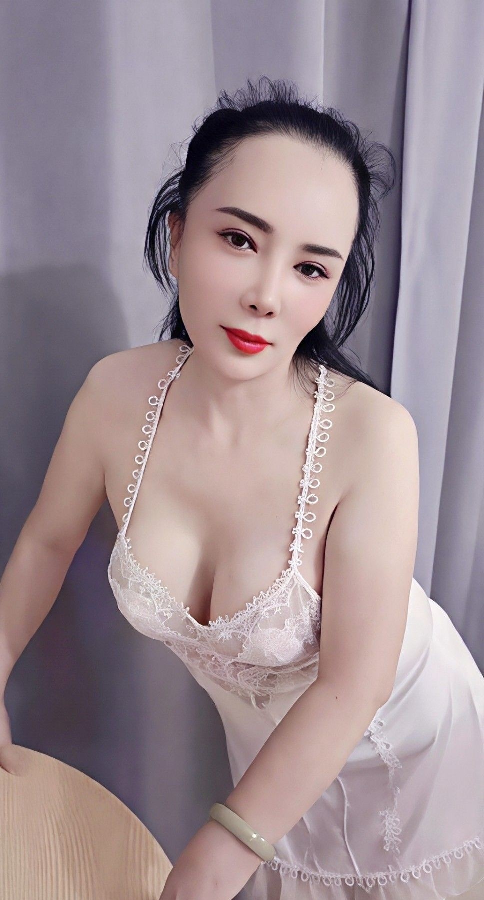 二百一次大奶骚妇