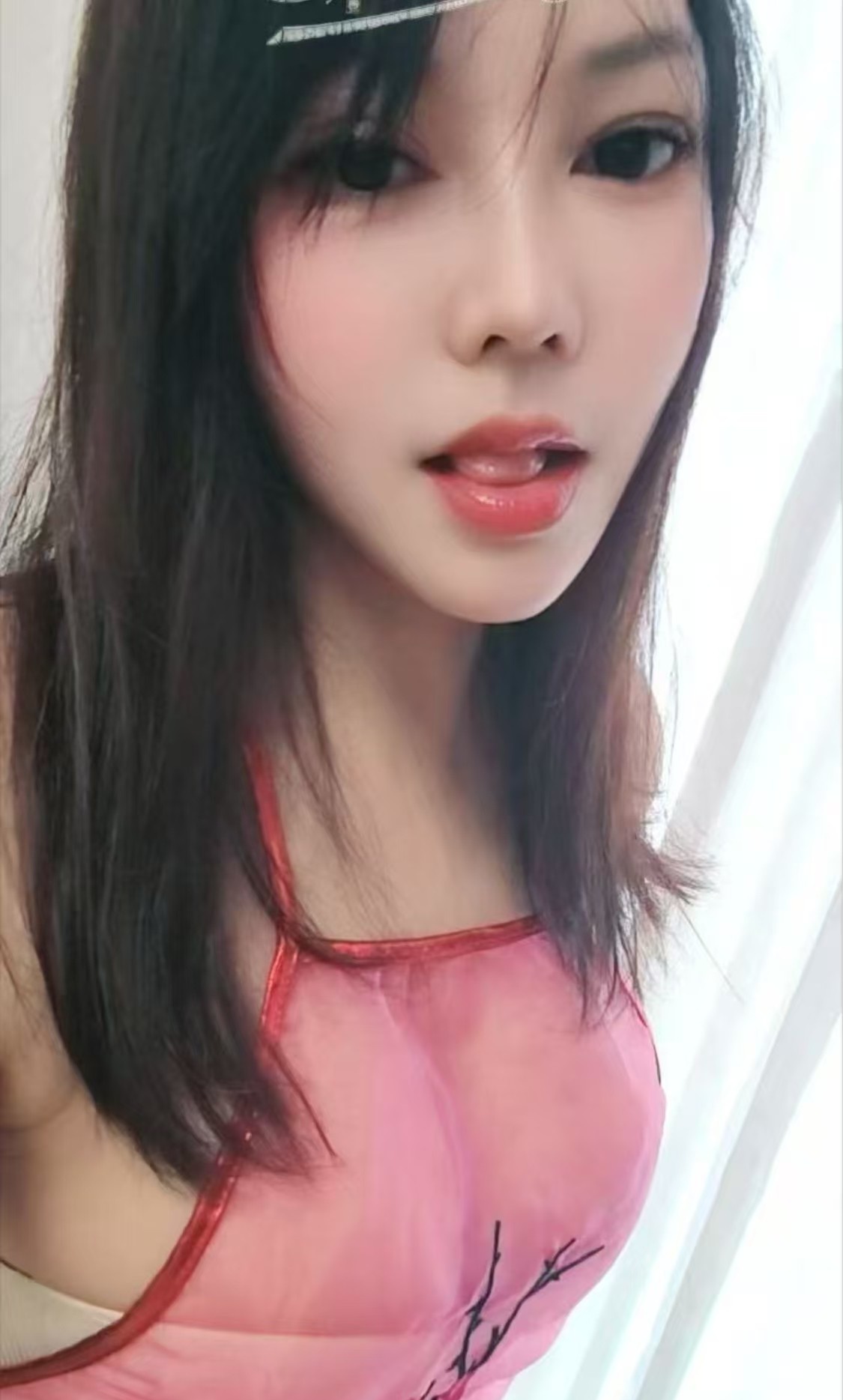 滑嫩大胸小英